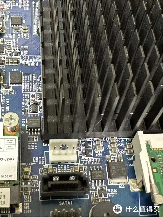 年轻人第一台NAS 100元飞牛OS