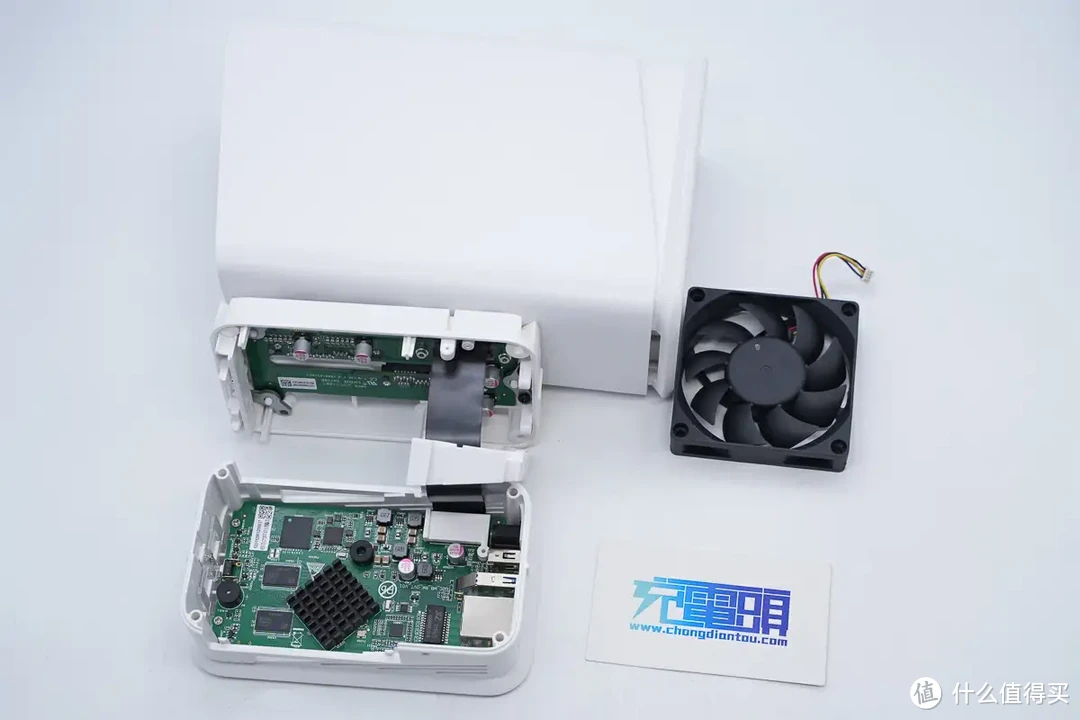 拆解报告：极空间私有云Q2C