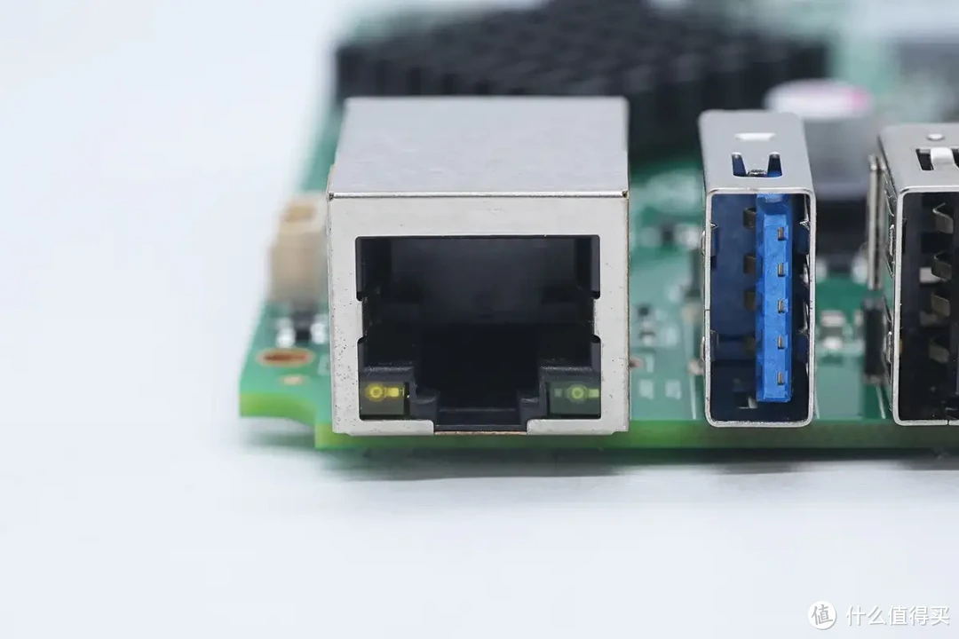 拆解报告：极空间私有云Q2C