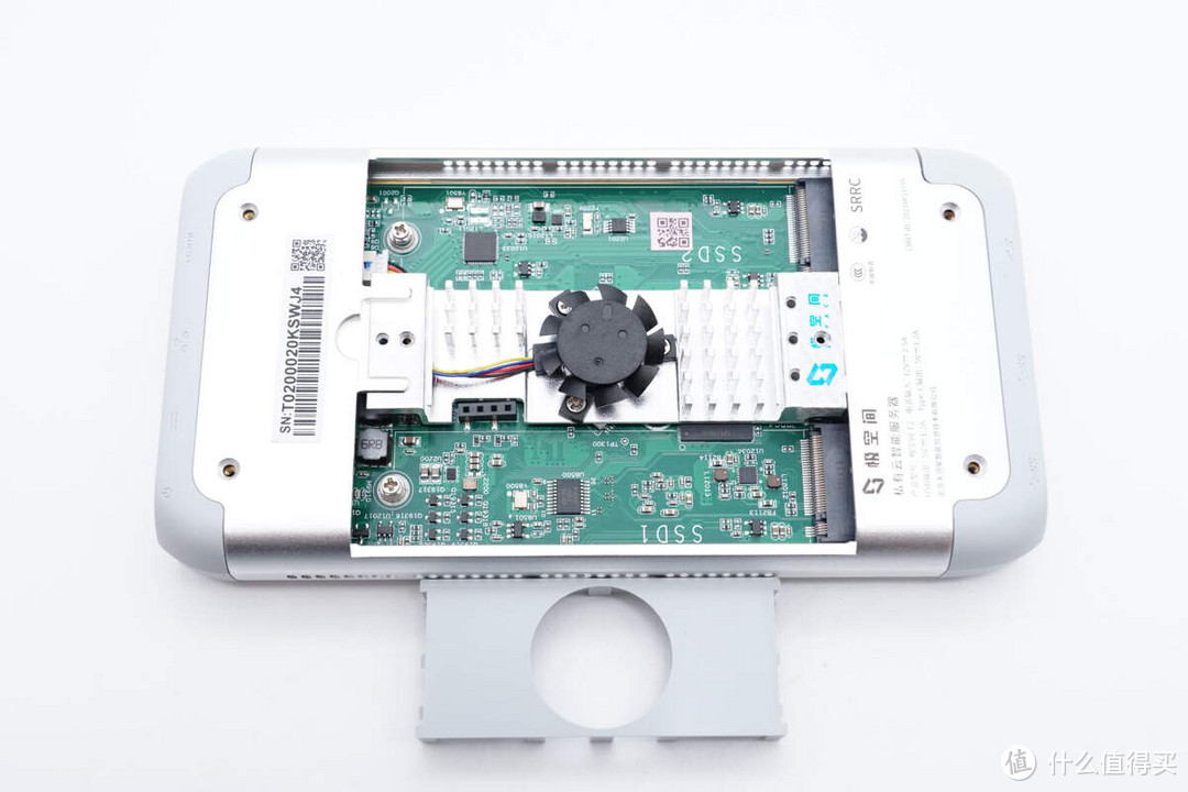 拆解报告：极空间私有云T2