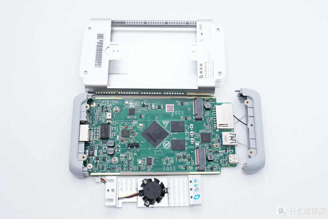 拆解报告：极空间私有云T2