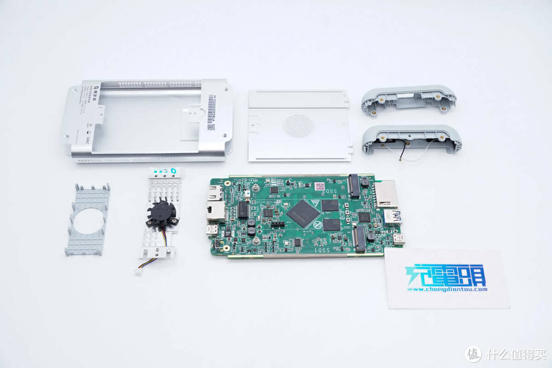 拆解报告：极空间私有云T2