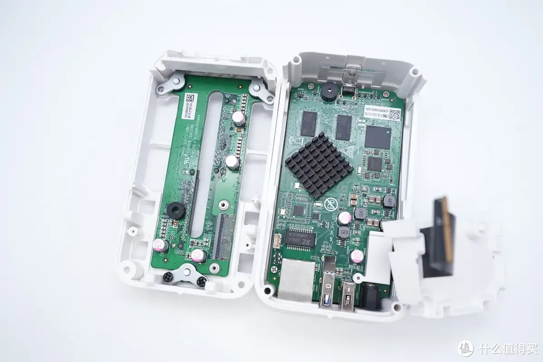 拆解报告：极空间私有云Q2C