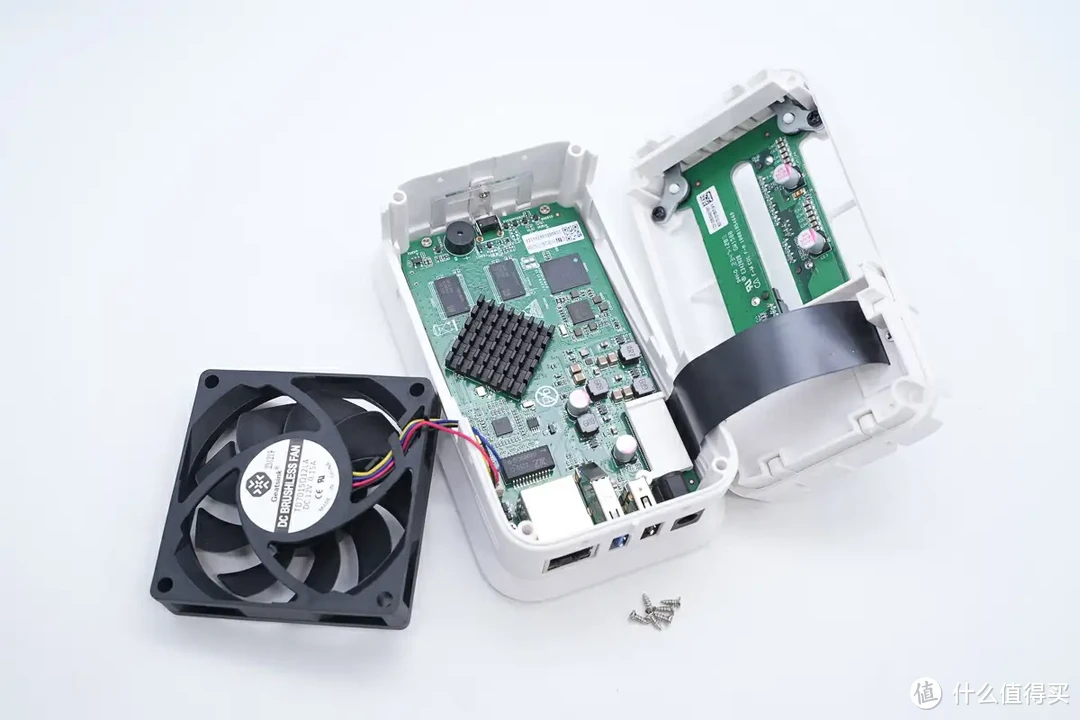 拆解报告：极空间私有云Q2C