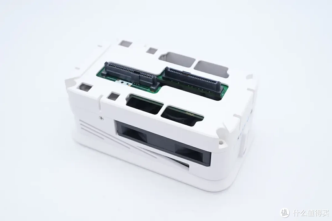 拆解报告：极空间私有云Q2C