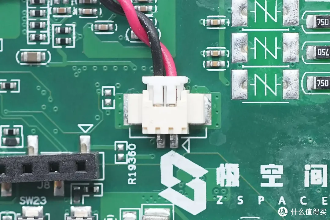 拆解报告：极空间私有云Q2C