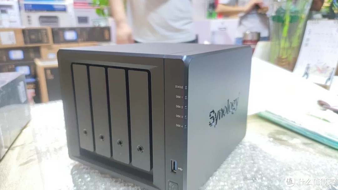 NAS领域的老品牌，有二十多年的沉淀。