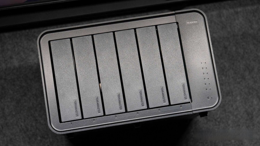 铁威马F4-424 Pro：从硬件性能、用户体验、系统功能解析