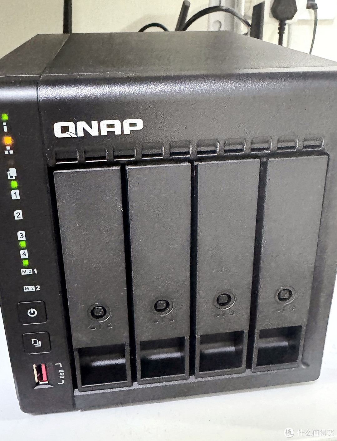 威联通TS-464C2宇宙魔方：私人云NAS理想选择