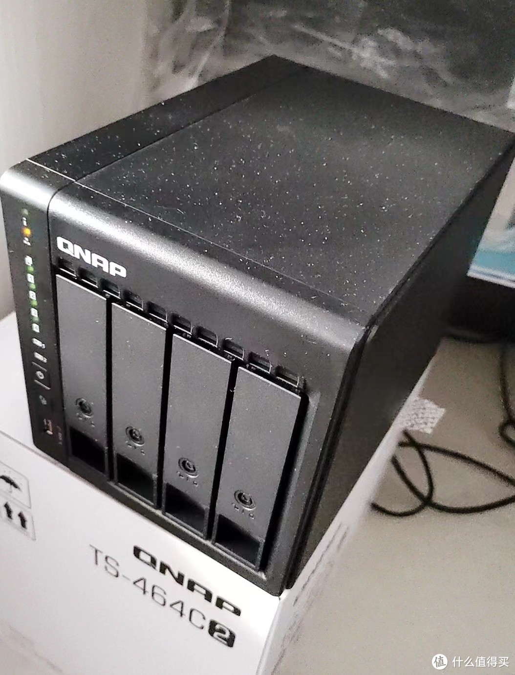 威联通TS-464C2宇宙魔方：私人云NAS理想选择