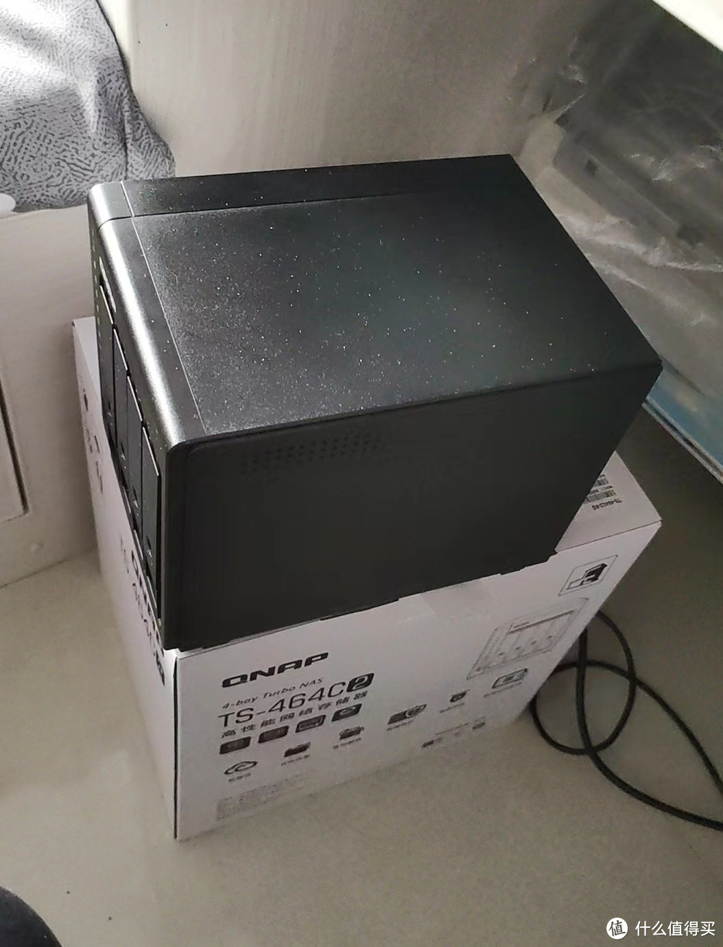 威联通TS-464C2宇宙魔方：私人云NAS理想选择