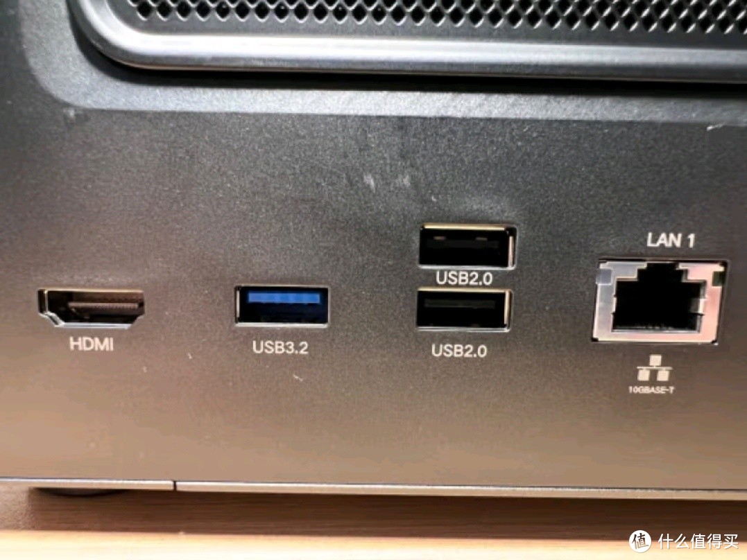 绿联私有云DXP6800 Pro测评:高效能与多功能并存的NAS解决方案 绿联私有云DXP6800 Pro测评:高效能与多功能并存的NAS解决方案