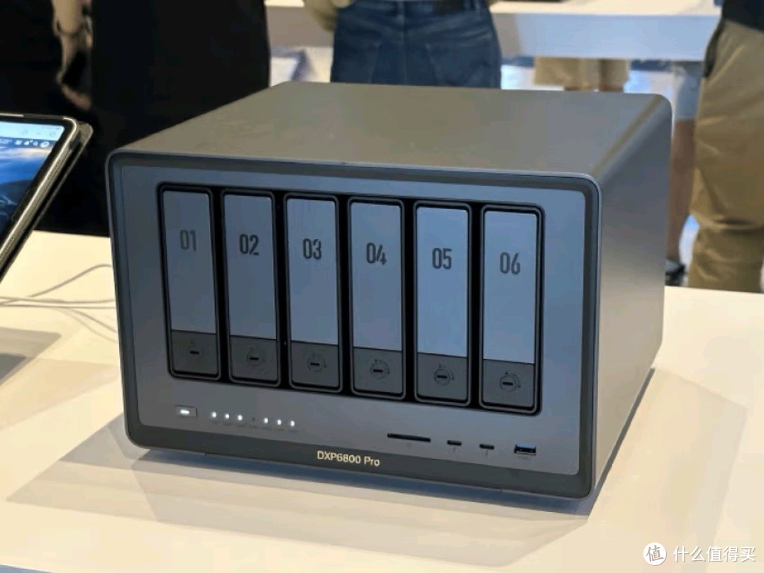 绿联私有云DXP6800 Pro测评:高效能与多功能并存的NAS解决方案 绿联私有云DXP6800 Pro测评:高效能与多功能并存的NAS解决方案