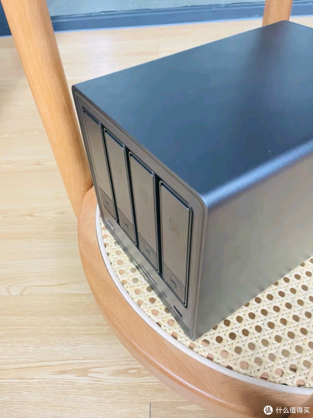 绿联私有云DXP4800 Plus，穷人的NAS逆袭！