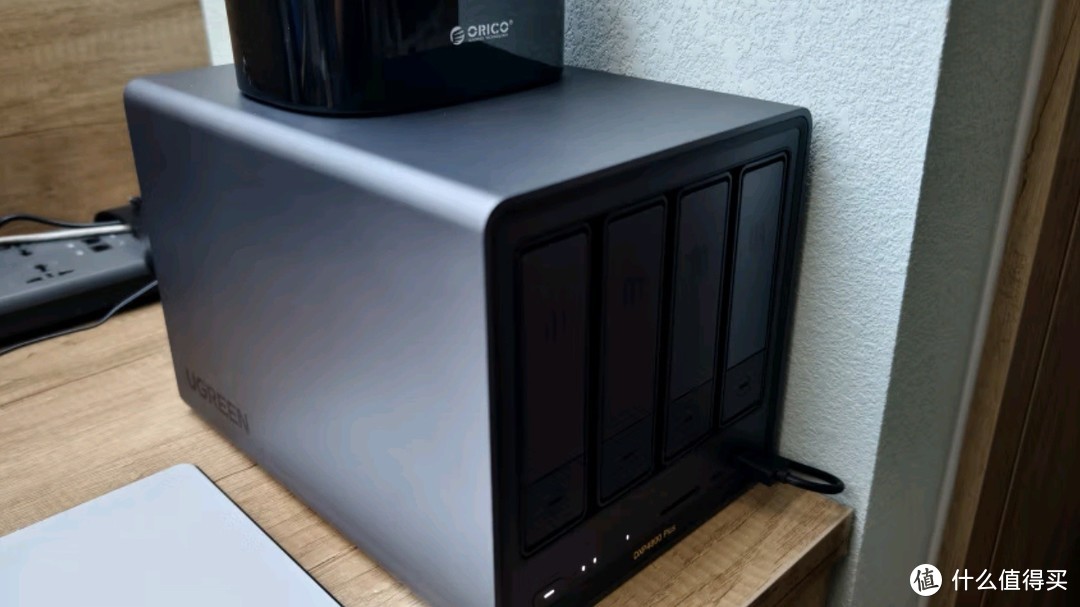 绿联私有云DXP4800 Plus，穷人的NAS逆袭！
