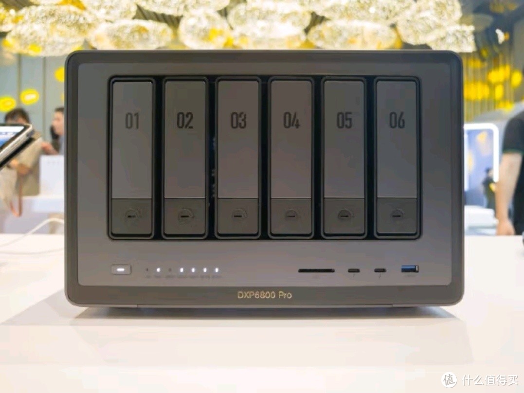 绿联私有云DXP6800 Pro测评:高效能与多功能并存的NAS解决方案 绿联私有云DXP6800 Pro测评:高效能与多功能并存的NAS解决方案