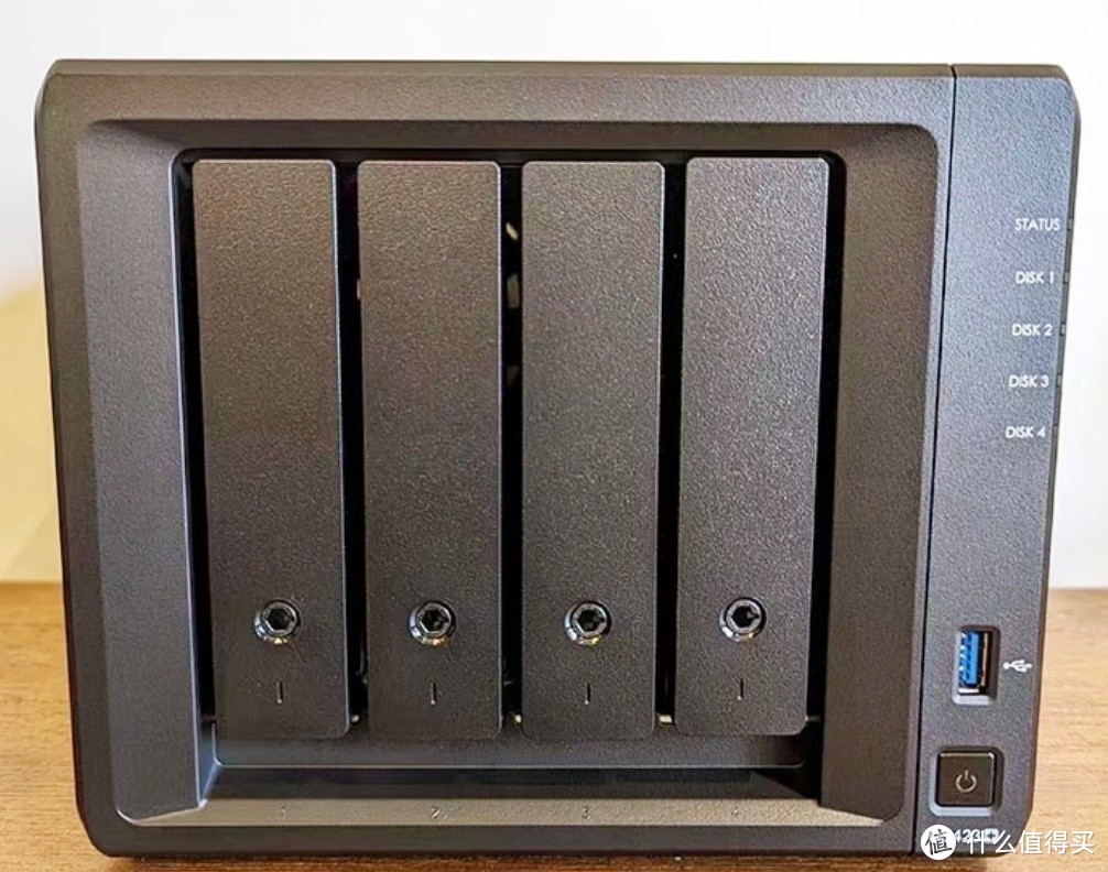 群晖DS423+：家用与小型办公室的理想之选