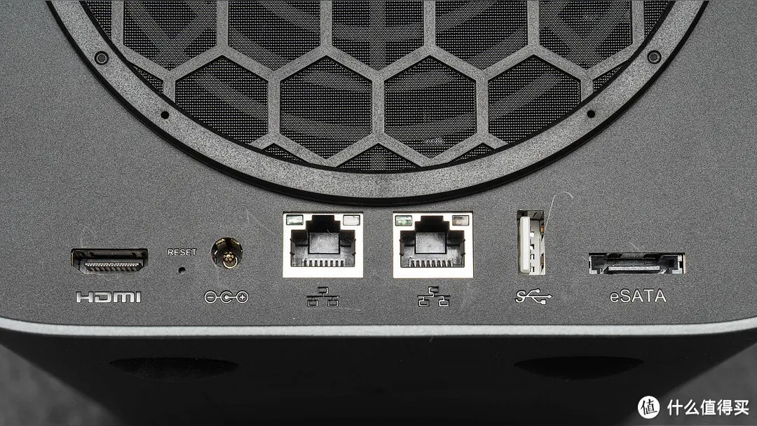 普通用户也能轻松搞定的极空间Z4Pro 8G版NAS