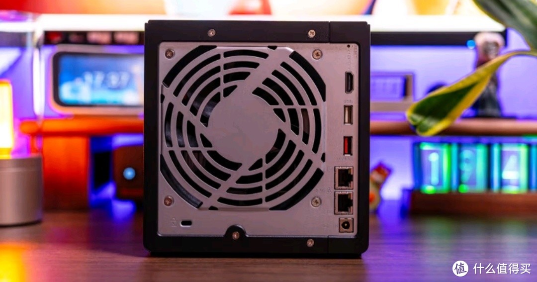 威联通TS-464C2 宇宙魔方四核心处理器nas网络存储内置双M.2插槽