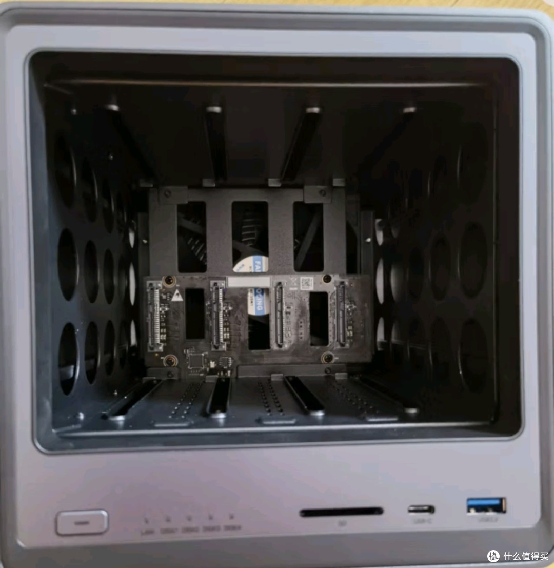 绿联私有云DXP4800 8G版四盘位NAS网络存储个人云硬盘家庭服务器