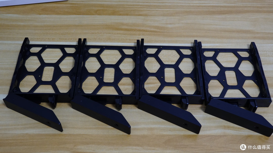 2025年群晖DS920+首发评测,二手2300元值得入手吗? 2025年群晖DS920+首发评测,二手2300元值得入手吗?