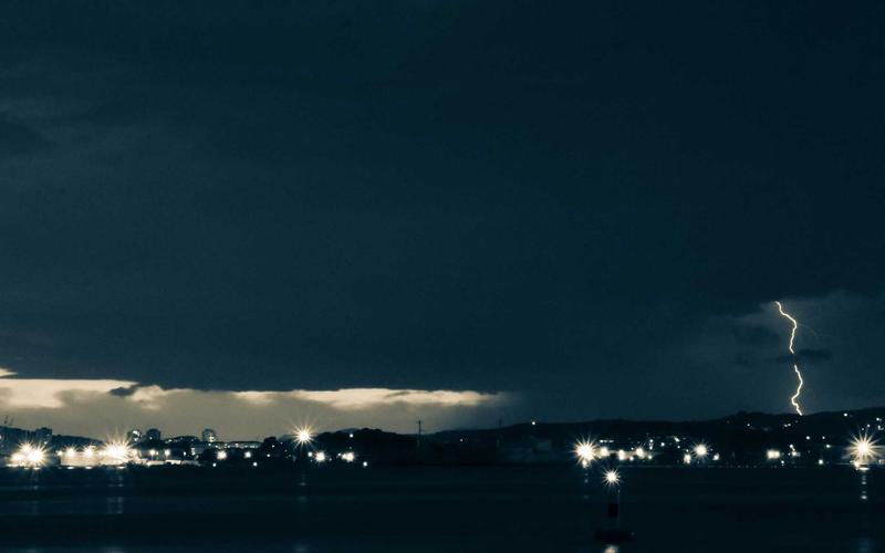 NAS内网穿透终极方案：Tailscale组网与Cloudflare Tunnel零配置上云